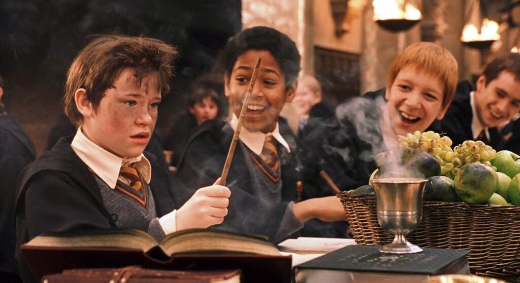 Восемь сцен из фильма Гарри Поттер и Философский камень, которых не было в книге -6