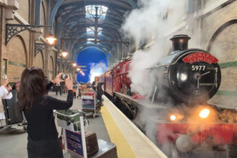 Известных блогеров пустили на съёмки сериала о Гарри Поттере — вот что они увидели