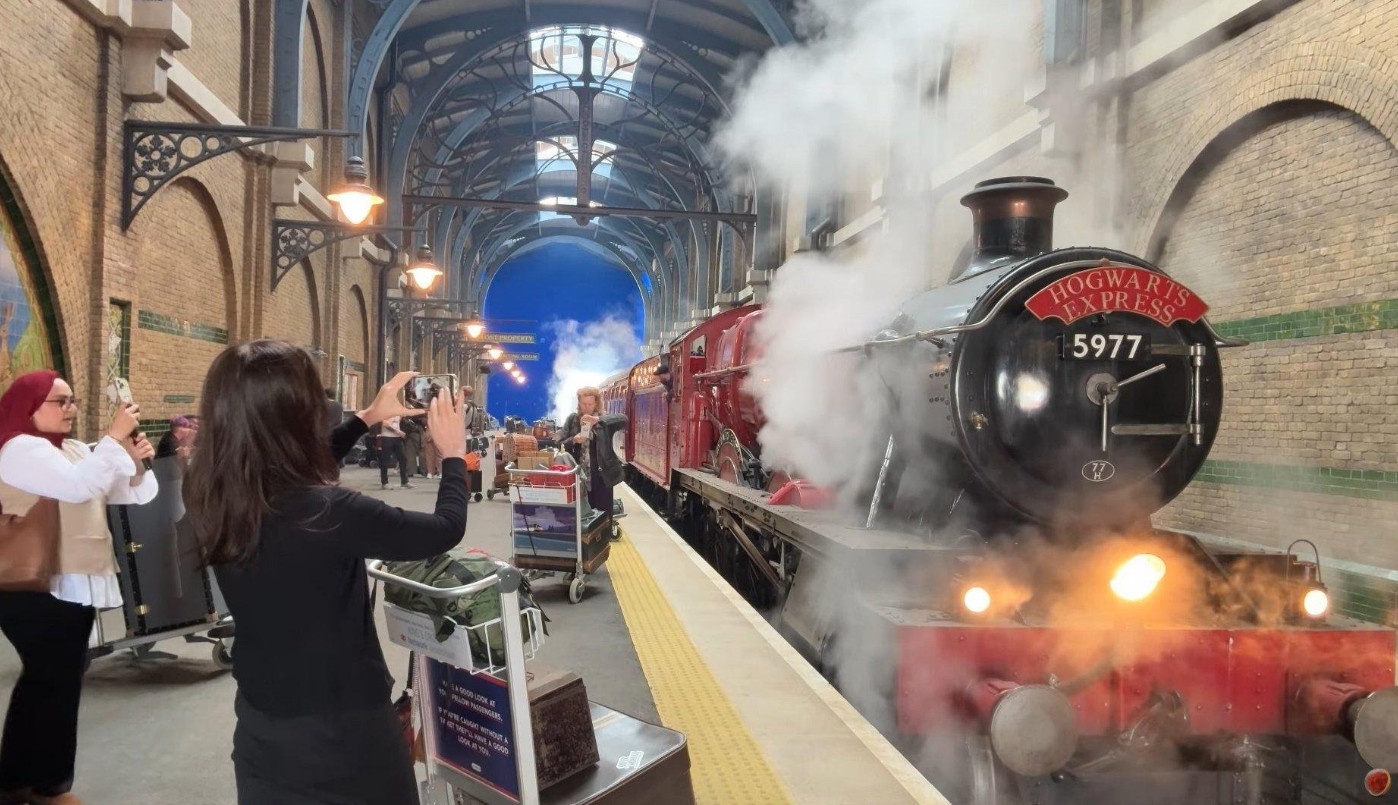 Известных блогеров пустили на съёмки сериала о Гарри Поттере — вот что они увидели