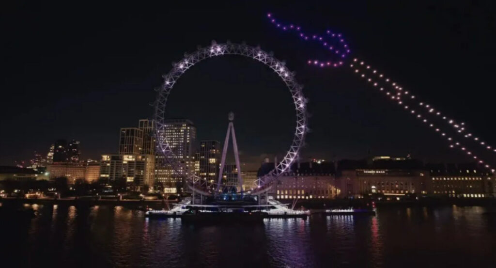 шоу дронов в честь запуска приложения HBO Max в Великобритании и Ирланди -1 шоу дронов в честь запуска приложения HBO Max в Великобритании и Ирланди -1