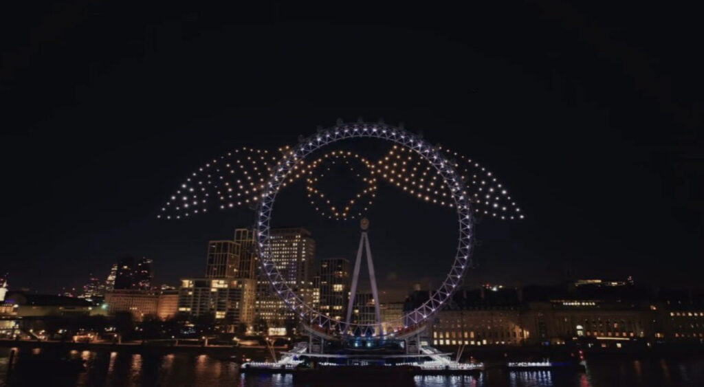 шоу дронов в честь запуска приложения HBO Max в Великобритании и Ирланди -2 шоу дронов в честь запуска приложения HBO Max в Великобритании и Ирланди -2