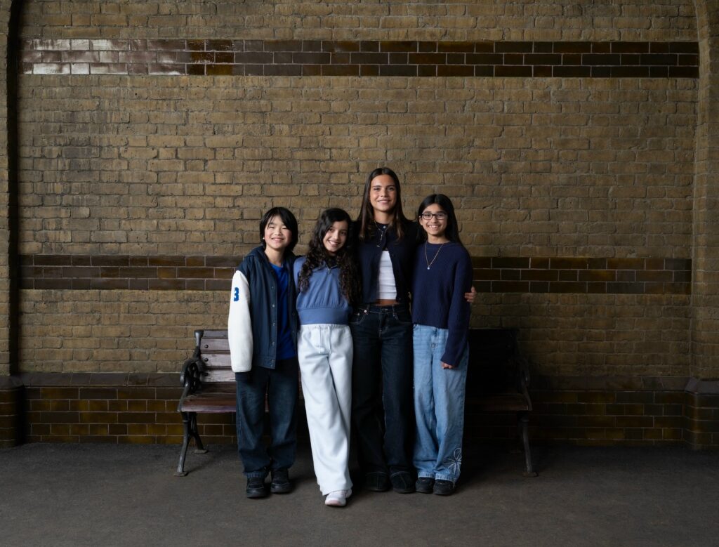 Студенты факультета Когтевран Аарон Чжао — Терри Бут Ева Уоллс — Лиза Турпин Скарлетт Арчер — Пенелопа Кристал Анджула Мурали — Падма Патил