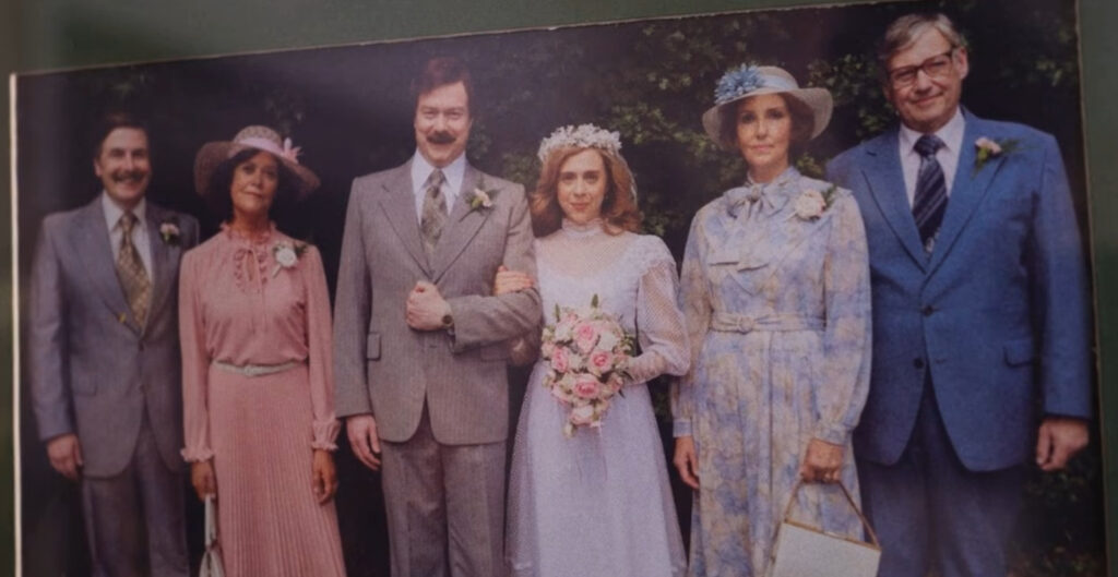 Свадебное фото Петуньи на стене